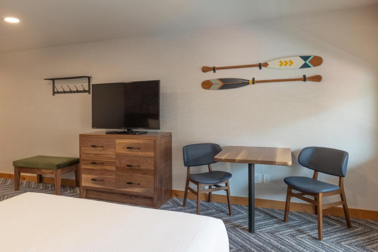 Hotel Canoe And Suites Банфф Екстер'єр фото